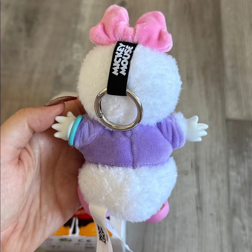 Popmart mickey family cute together daisy keychain - Picture 3 of 3